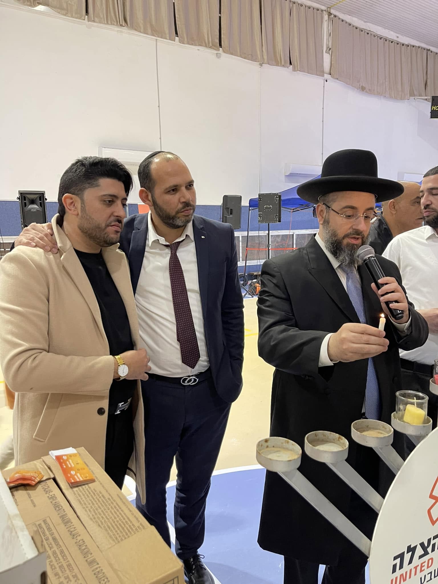 הדלקת נרות חנוכה משותפת עם הרב גד רווח, אדם שטרית ונציגי איחוד הצלה
