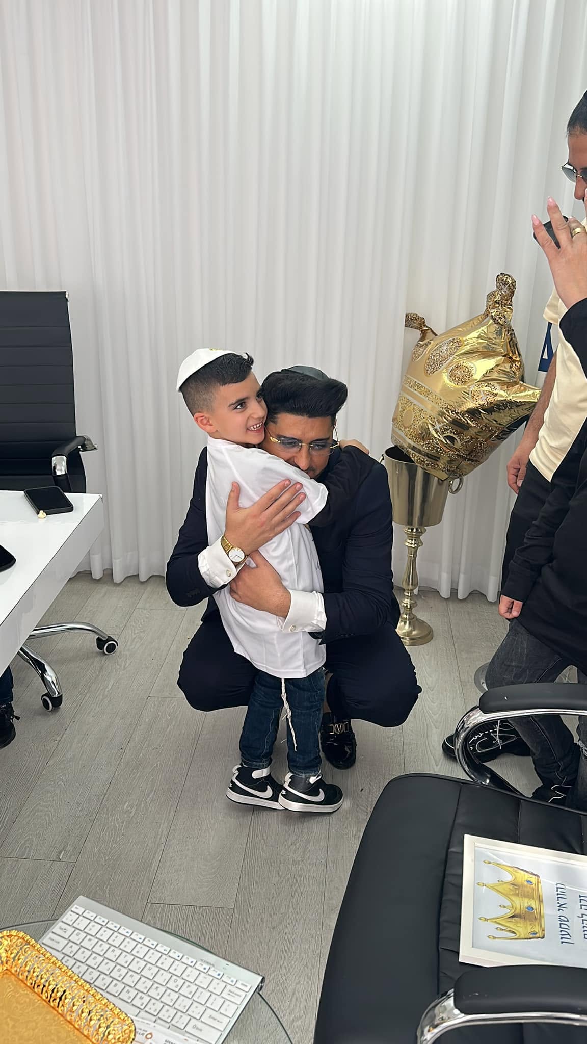 רגע חיבוק ושמחה מתוך פעילות "מלך ליום אחד"